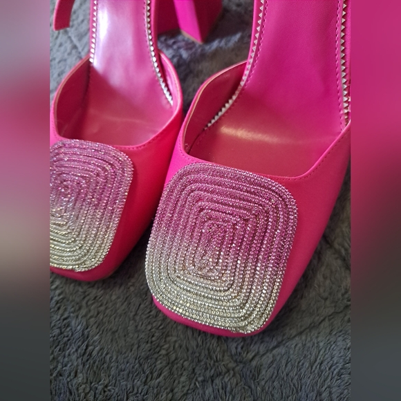 Mofirdast Womans Chunky Heels - Picture 2 of 3